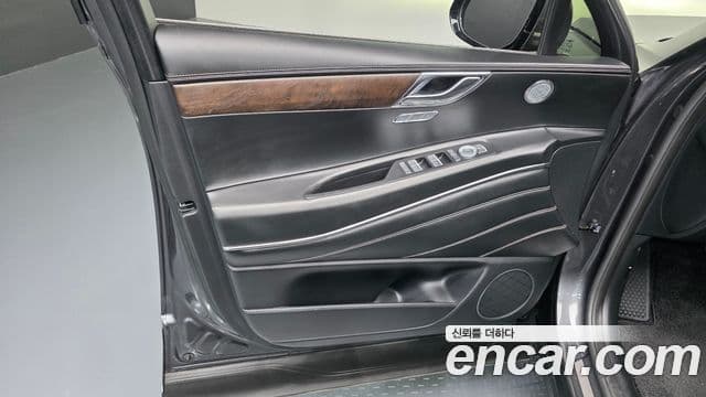 Genesis GV80 2021 — ფოტო 30/35