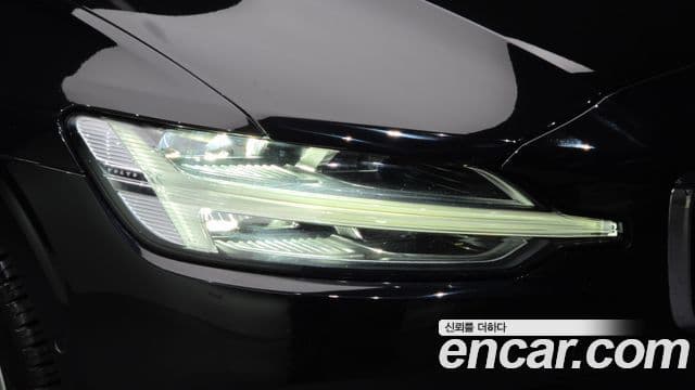 Volvo S60 2022 — Photo 28/33