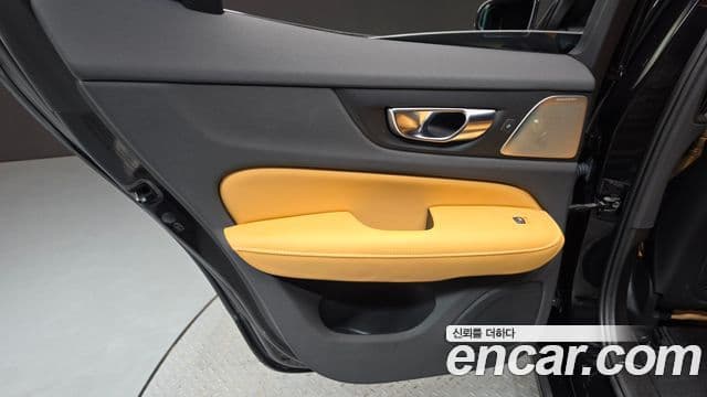 Volvo S60 2022 — Photo 29/33