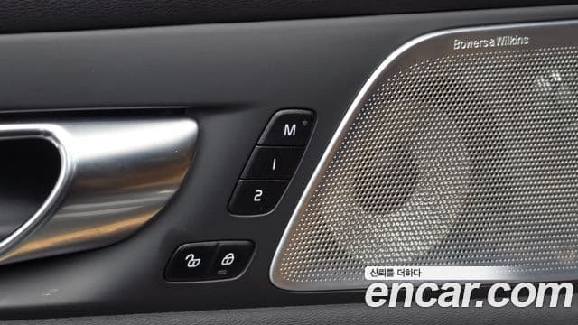 Volvo S60 2022 — Photo 30/33