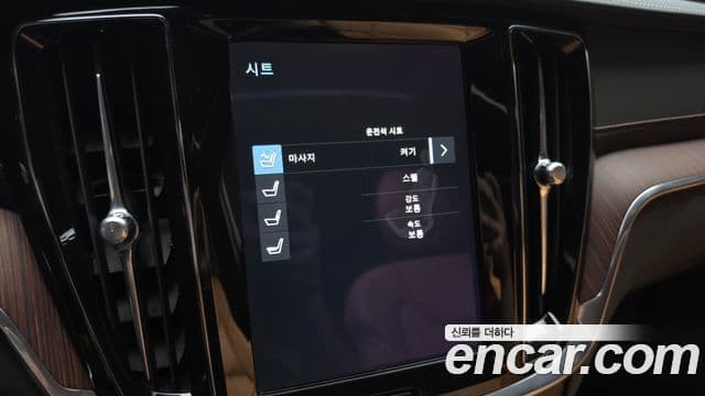 Volvo S60 2022 — Photo 26/33