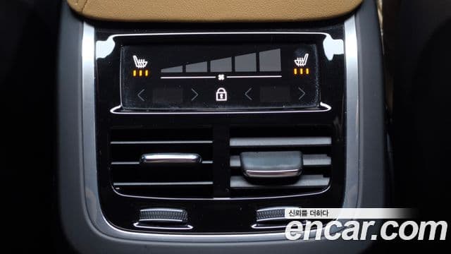 Volvo S60 2022 — Photo 14/33