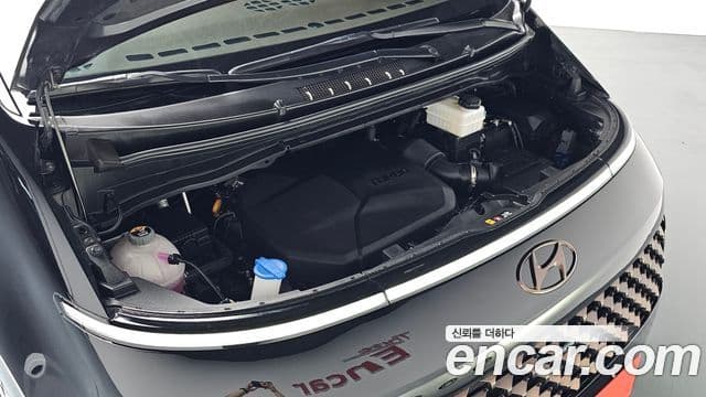 Hyundai Staria 2023 — Фото 6/20