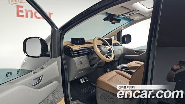 Hyundai Staria 2023 — Фото 10/20