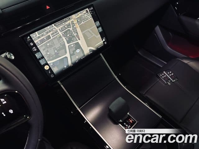 Land Rover Range Rover Velar 2025 — Фото 16/20