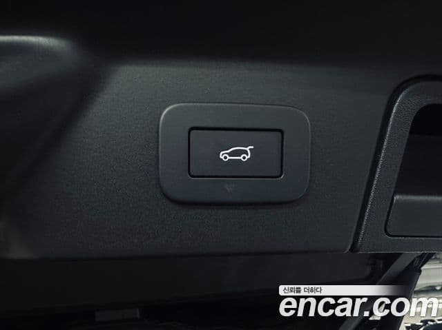 Land Rover Range Rover Velar 2025 — Фото 19/20
