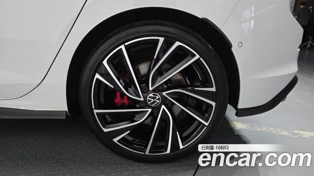 Volkswagen Golf 2024 — Photo 17/41