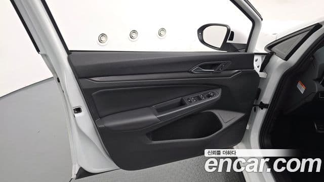Volkswagen Golf 2024 — Photo 38/41