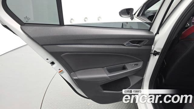 Volkswagen Golf 2024 — Photo 23/41