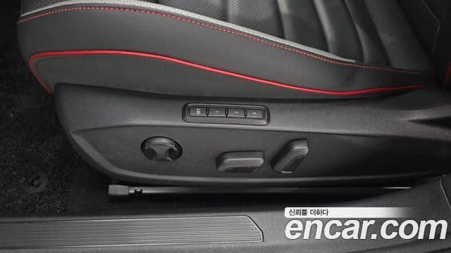 Volkswagen Golf 2024 — Photo 9/41