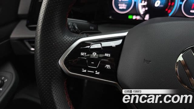 Volkswagen Golf 2024 — Photo 25/41