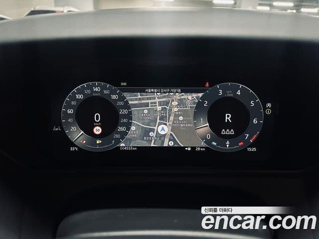 Land Rover Range Rover Velar 2025 — Фото 5/20