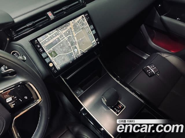 Land Rover Range Rover Velar 2025 — Фото 7/20