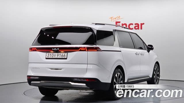 Kia Carnival 2021 — Фото 1/20