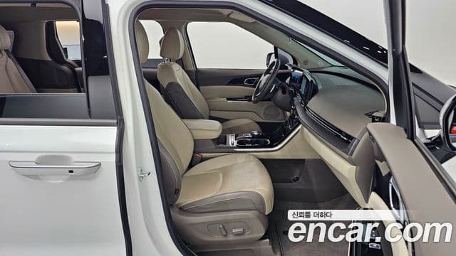 Kia Carnival 2021 — Фото 11/20