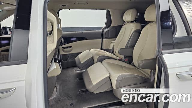 Kia Carnival 2021 — Фото 12/20