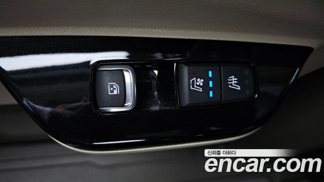 Kia Carnival 2021 — Фото 18/20