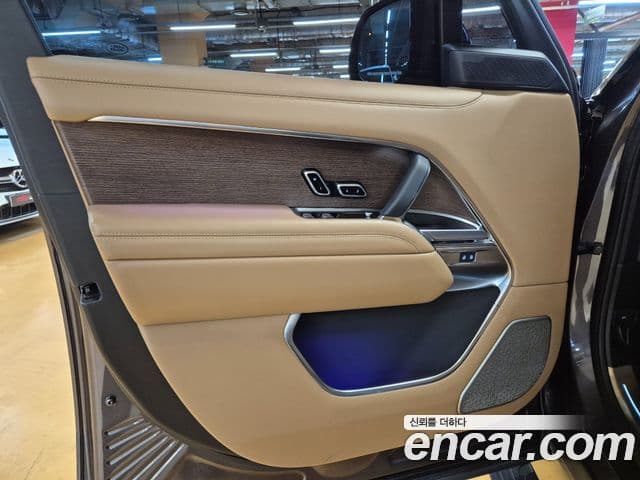 Land Rover Range Rover 2025 — Фото 16/20