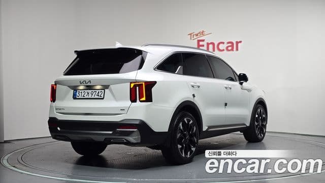 Kia Sorento 2023 — Фото 2/20
