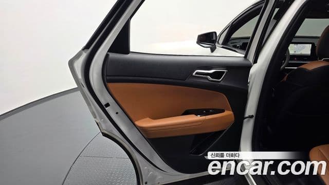 Kia Sportage 2021 — ფოტო 16/34