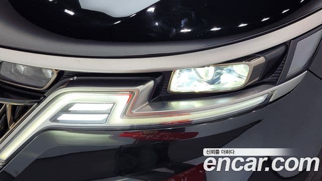 Kia Carnival 2021 — Şəkil 32/36