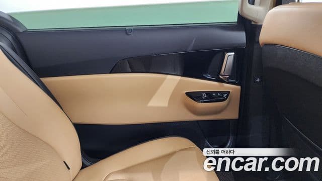 Kia Carnival 2021 — Şəkil 22/36
