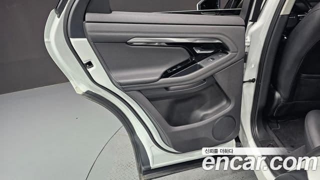 Land Rover Range Rover Evoque 2022 — Photo 30/35