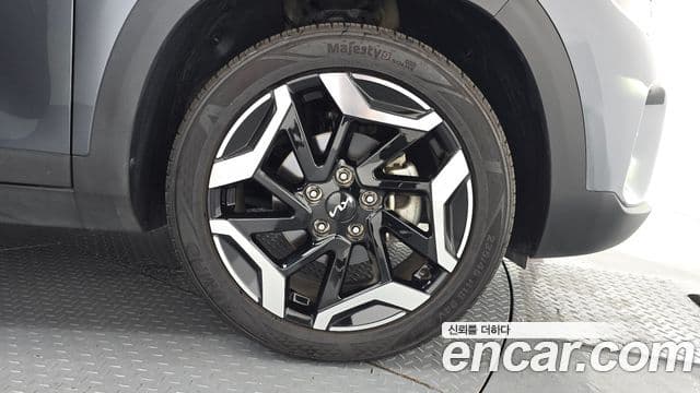 Kia Seltos 2022 — ფოტო 1/30