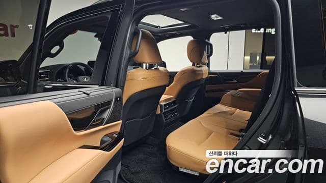 Lexus LX 2025 — Photo 34/39