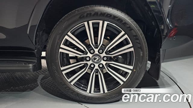 Lexus LX 2025 — Photo 17/39