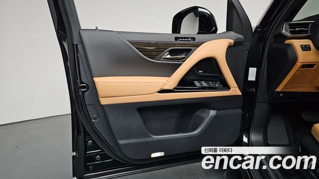 Lexus LX 2025 — Photo 2/39