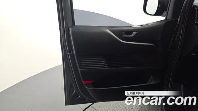 Hyundai Staria 2026 — Photo 16/33