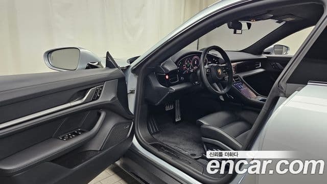 Porsche Taycan 2026 — ფოტო 17/32