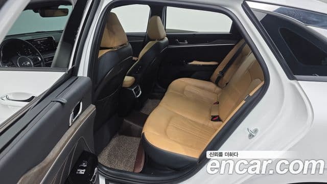 Kia K5 2020 — ფოტო 7/31