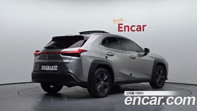 Lexus UX250h 2019 — Фото 2/20
