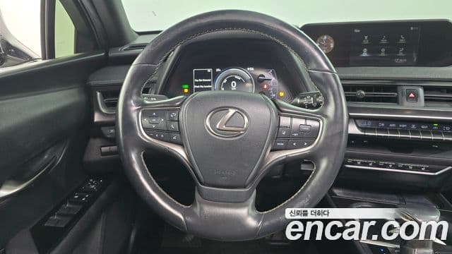 Lexus UX250h 2019 — Фото 16/20