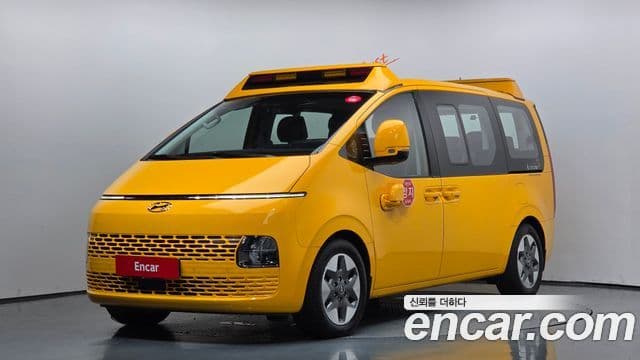 Hyundai Staria 2023 — Фото 1/20