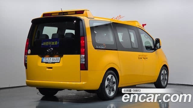 Hyundai Staria 2023 — Фото 2/20