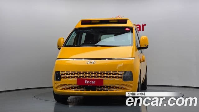Hyundai Staria 2023 — Фото 3/20