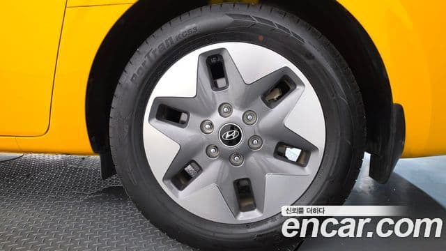 Hyundai Staria 2023 — Photo 15/34