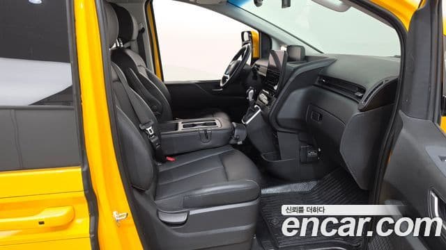 Hyundai Staria 2023 — Photo 3/34