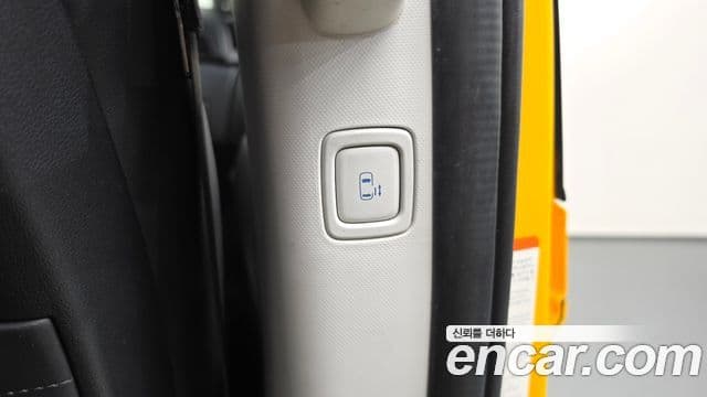 Hyundai Staria 2023 — Photo 10/34