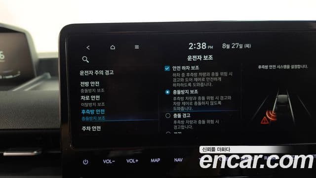 Hyundai Staria 2023 — Photo 32/34