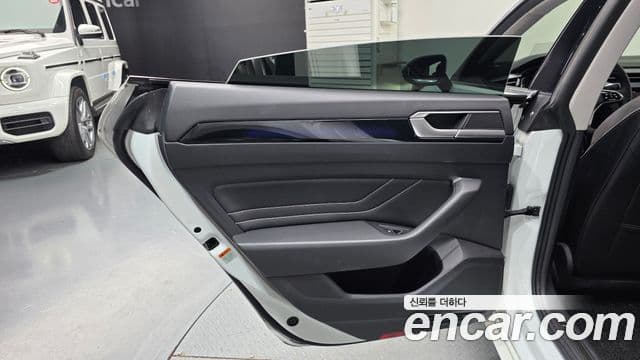 Volkswagen Arteon 2022 — Şəkil 32/35