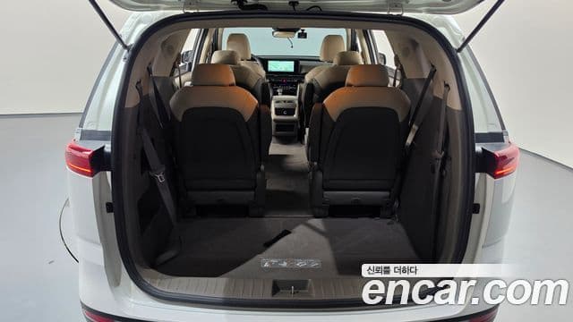 Kia Carnival 2023 — Фото 18/20