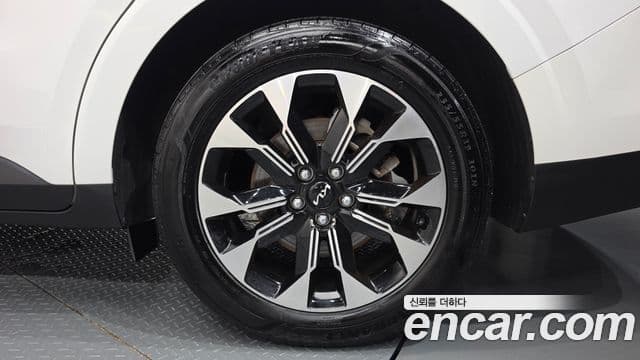 Kia Carnival 2023 — Şəkil 28/35