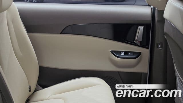 Kia Carnival 2023 — Şəkil 34/35