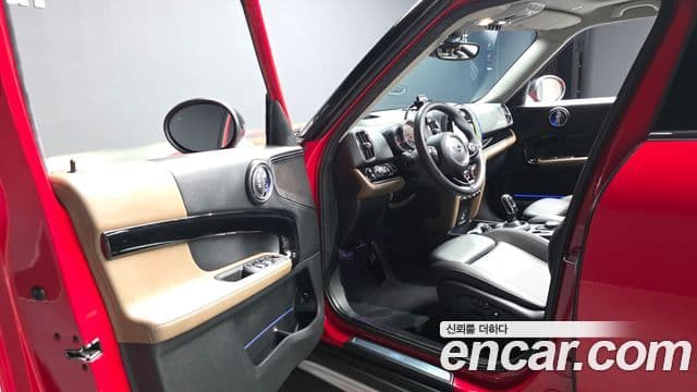 Mini Cooper D Countryman 2019 — Фото 10/20