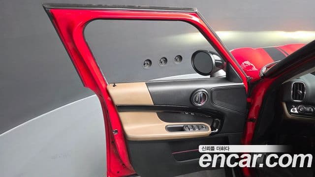 Mini Cooper D Countryman 2019 — Şəkil 25/42