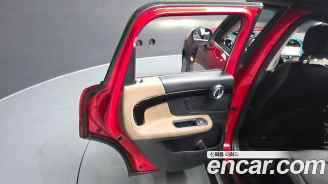 Mini Cooper D Countryman 2019 — Şəkil 37/42